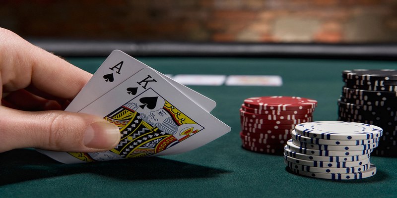 Poker là một trò chơi nổi tiếng toàn cầu với cách chơi đơn giản